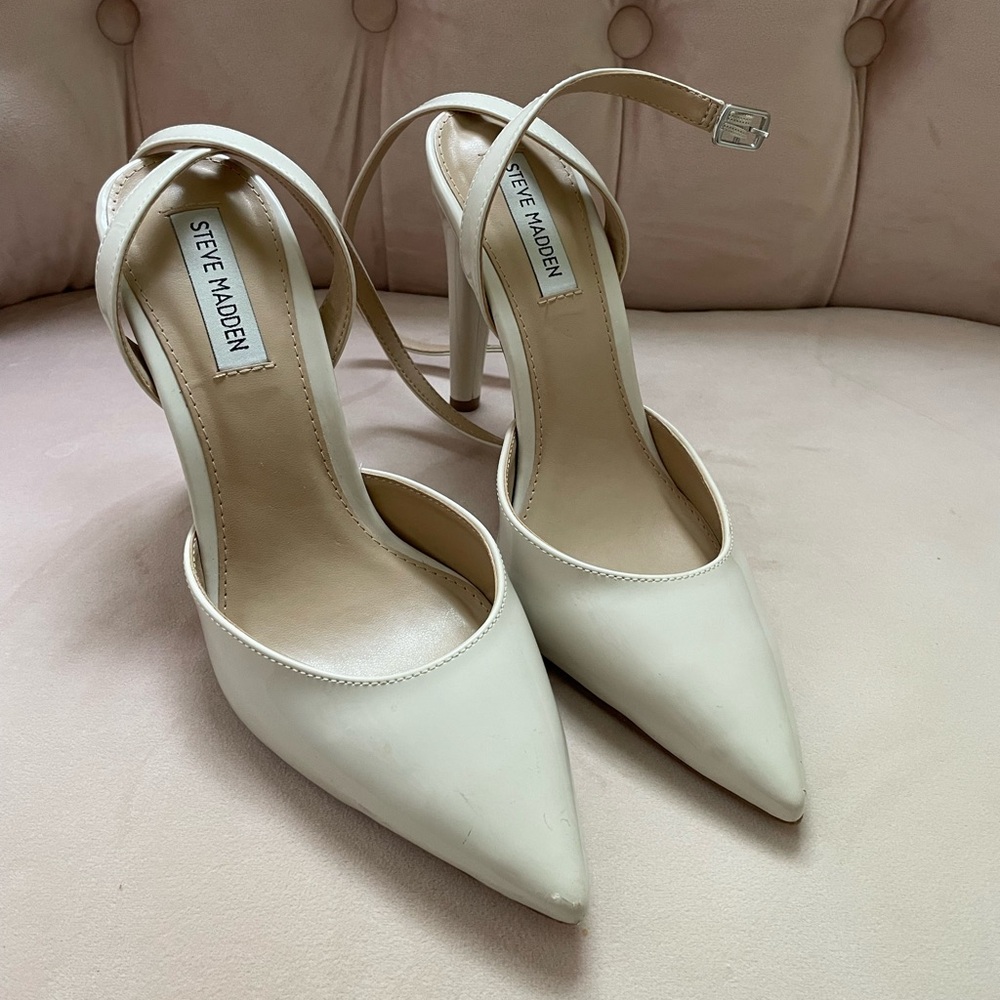 Gorgeous nude heels!